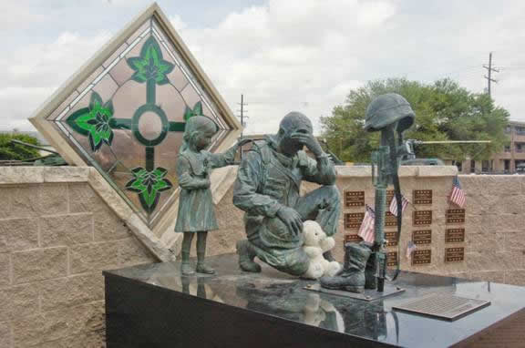 iraqi-horing-military-statue